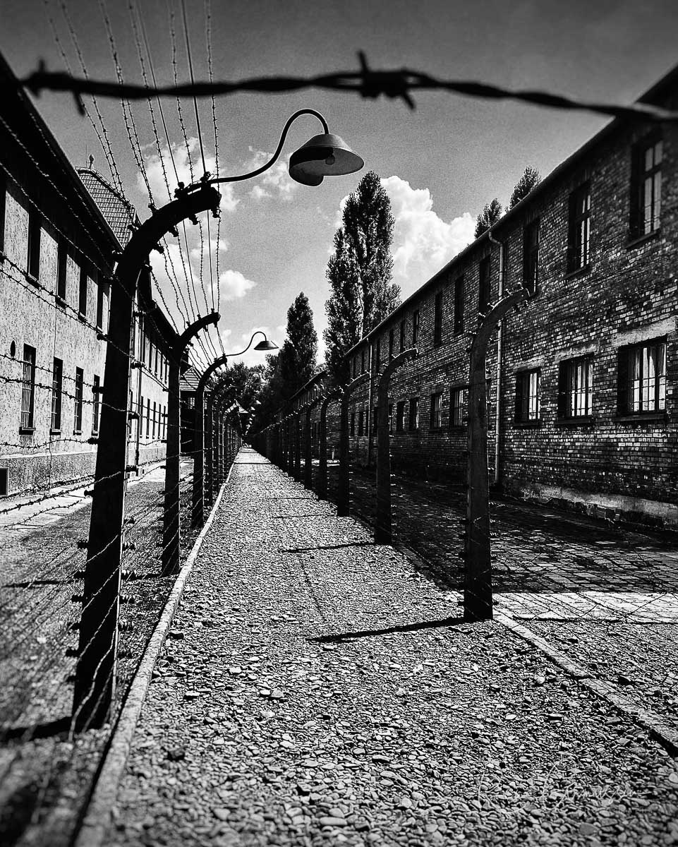 Auschwitz er det tyske navn for den polske by Oświęcim, som udgør et jernbaneknudepunkt nær Katowice